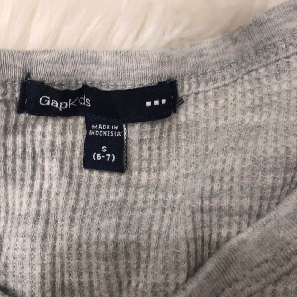 Girls gap shirt - Picture 3 of 5